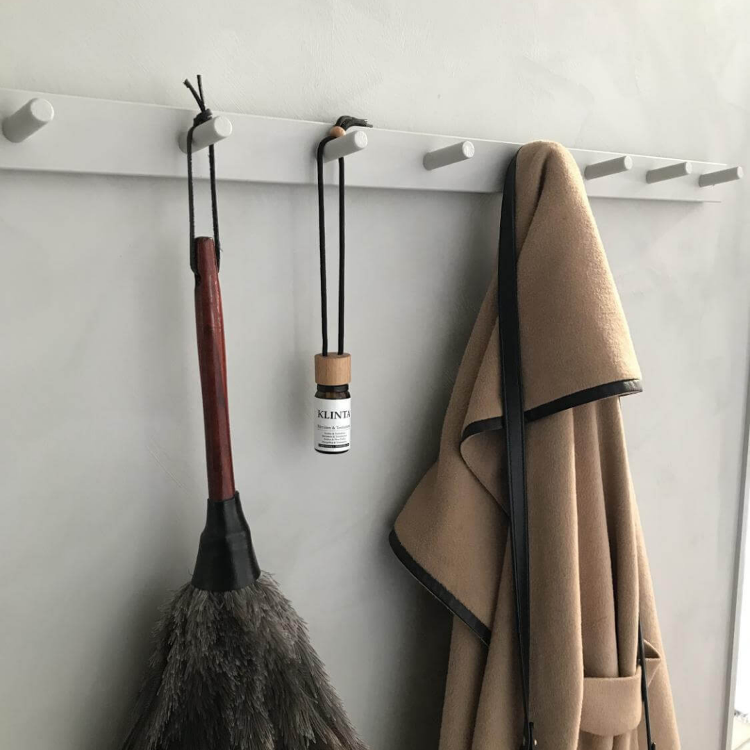 Doftoljehängare i trä