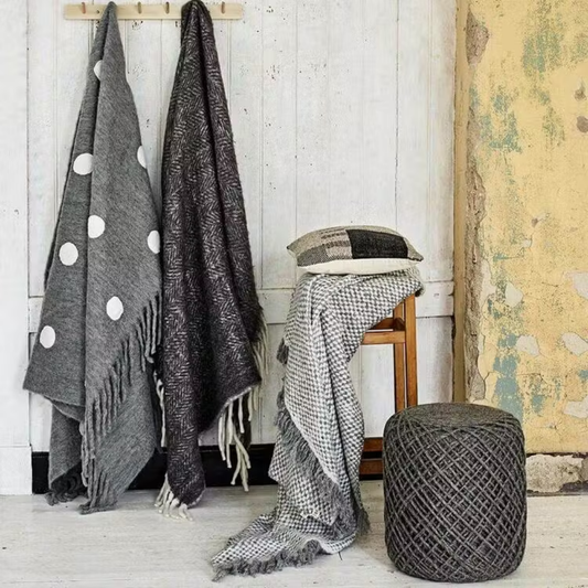 Ullpläd med ljusa fransar