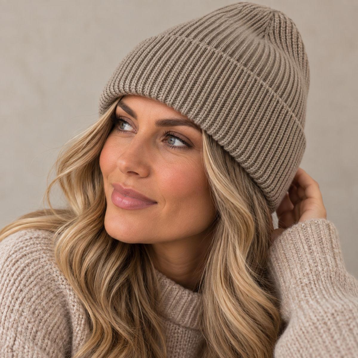 Stickad mössa, Taupe