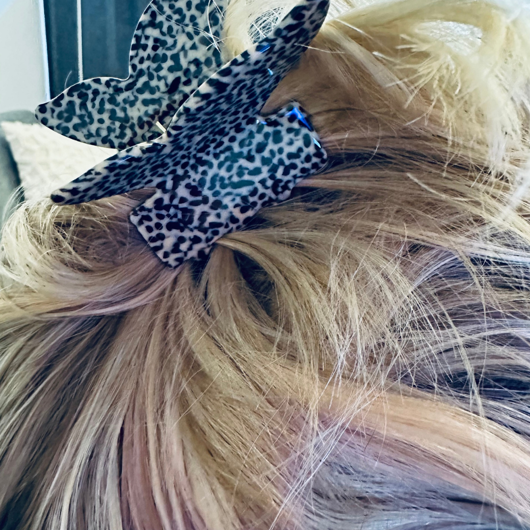 Hårklämma Fjäril, Leo Spotted