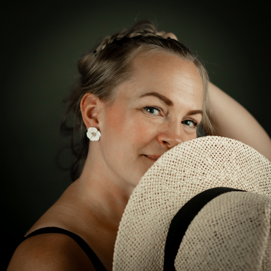 Örhängen Delicate Dahlias,Vit