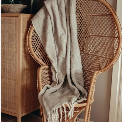 Ullpläd med ljusa fransar