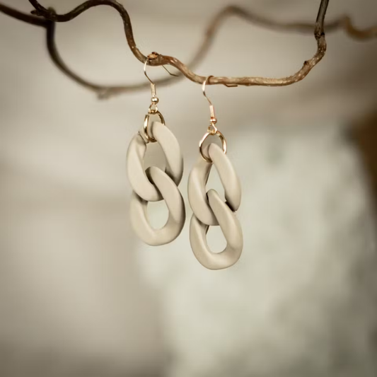 Colour of chains beige