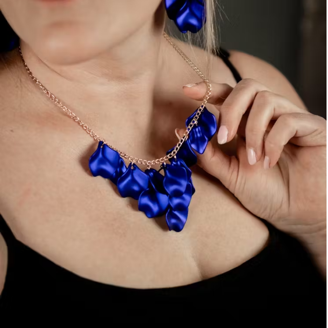 Midnight drops metallic blue halsband