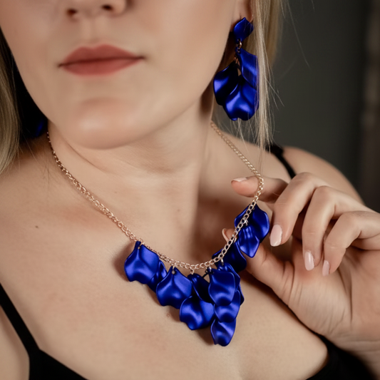 Midnight drops metallic blue halsband
