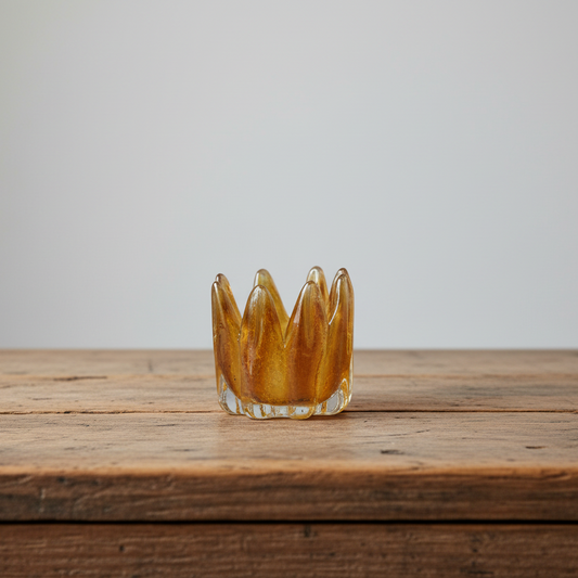 Ljuslykta Millie, Bärnsten