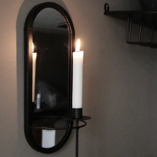 Spegel med ljus, Meja