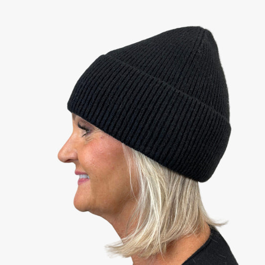 Stickad mössa, Svart