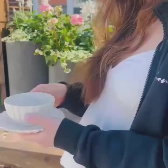 Kopp med fat Lilja